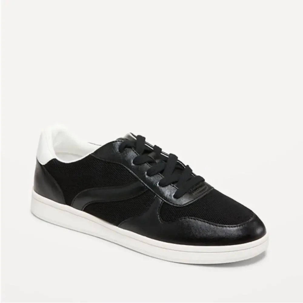 Old Navy Black Low Top Sneakers